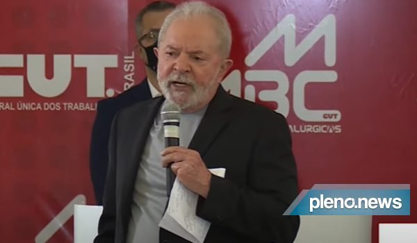 Lula diz que quem não se vacina deve “se trancar dentro de casa”