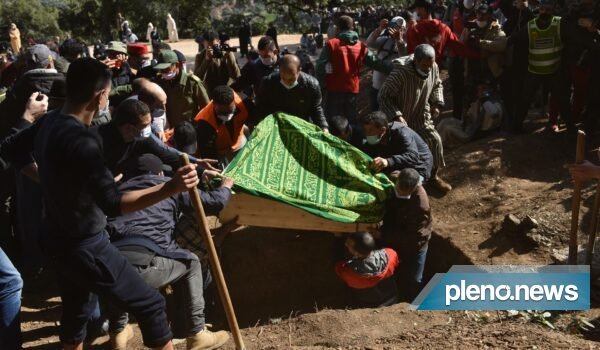 Família se despede de menino morto em poço no Marrocos