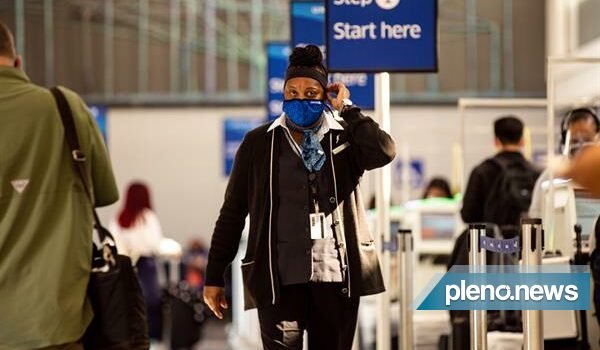 NY revoga exigência de máscara em locais fechados
