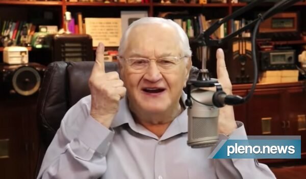 Após falas sobre nazismo, Casoy critica Monark: Idiota e canalha!