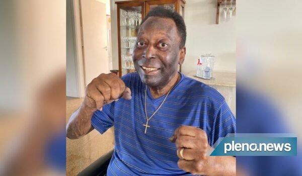 Pelé posta foto para rebater boatos de morte: ‘Tô bonitão?’