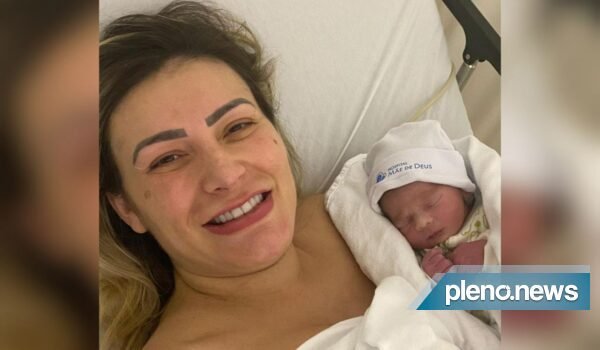 Nasce Leon, filho de Andressa Urach e Thiago Lopes: ‘Saudável’