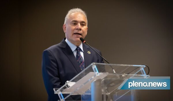 Queiroga critica cobrança de passaporte vacinal em escolas