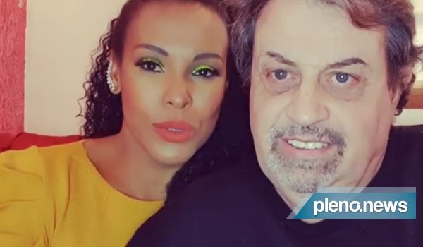 Ex BBB sofre ataques por marido morrer de Covid sem vacina