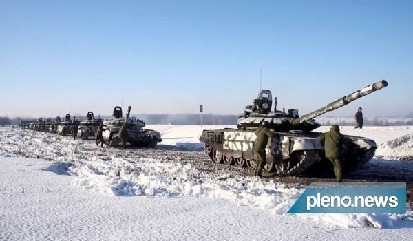 Rússia anuncia retirada parcial de tropas da fronteira ucraniana