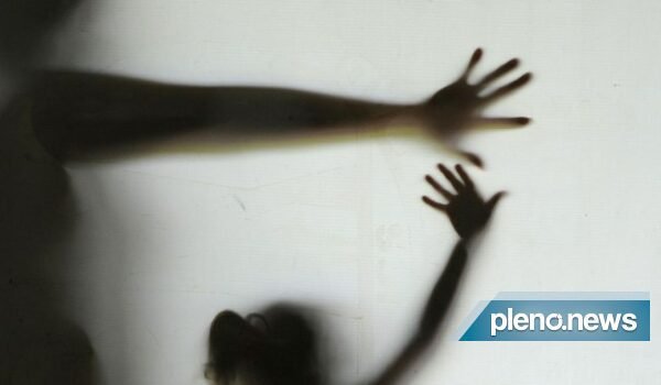 Homem é preso após estuprar e leiloar virgindade de enteadas