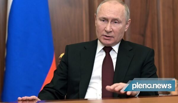 Putin dispara: “Então vocês querem a descomunização?”