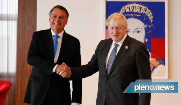 Bolsonaro e Johnson combinam de pedir cessar-fogo na Ucrânia