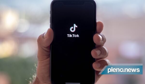 TikTok anuncia suspensão parcial dos serviços na Rússia