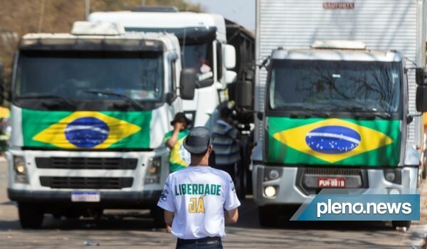 Caminhoneiros convocam o povo para protestar contra alta dos combustíveis