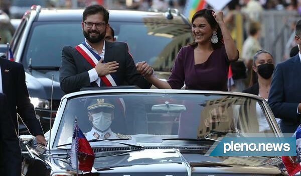 Gabriel Boric, de 36 anos, toma posse como presidente do Chile