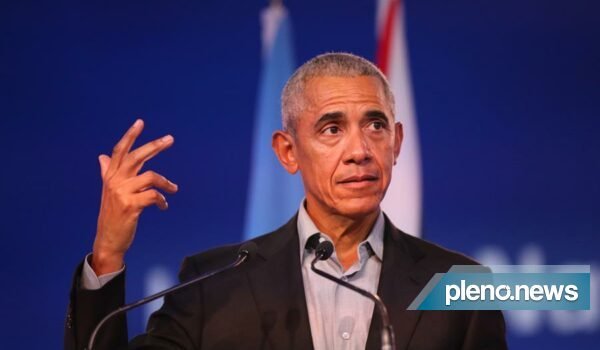 Ex-presidente Barack Obama testa positivo para Covid-19