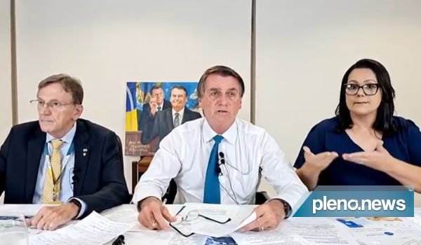 Bolsonaro responde à Justiça sobre preço dos combustíveis: ‘Cobrem da Petrobras’