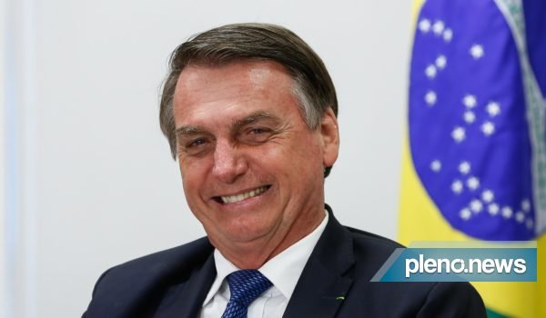 Após decisão de Moraes, canal de Bolsonaro no Telegram cresce