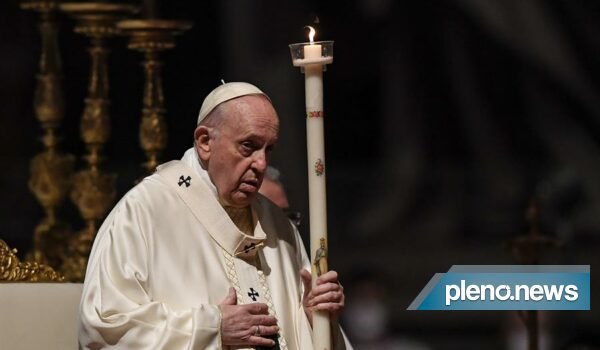 Papa chama guerra na Ucrânia de “massacre insensato”