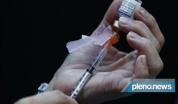 Saúde anuncia 4ª dose da vacina contra a Covid para idosos
