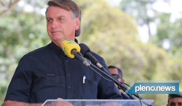Presidente Jair Bolsonaro ironiza ministros do TSE: “Queridos”