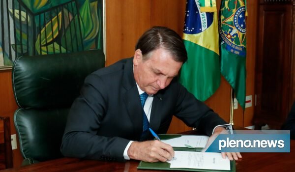 Bolsonaro envia ao Congresso projetos na área de segurança
