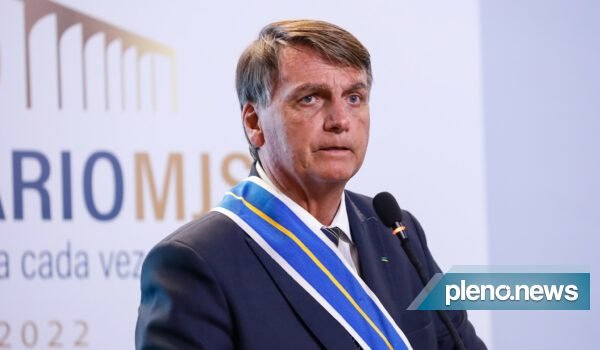 Bolsonaro deixa hospital após dar entrada com desconforto