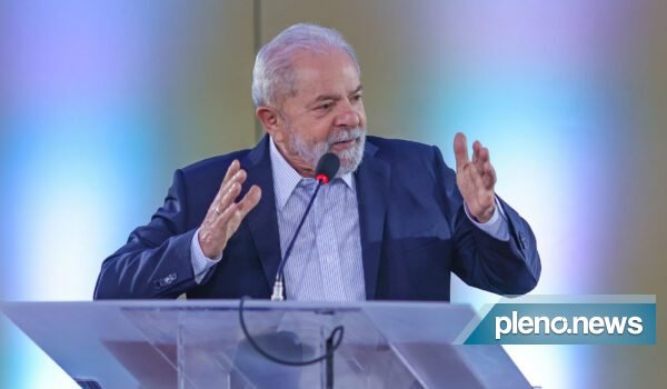 Lula compara Petrobras a Jesus e diz que empresa foi crucificada