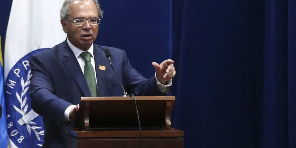 Ministro se reúne com ministra da Economia da Espanha