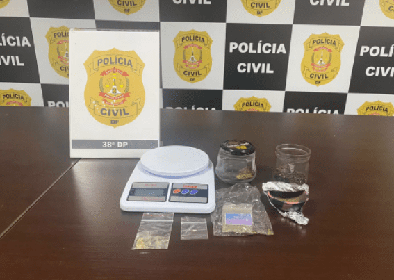 Profª é presa por ensinar receita com maconha na air fryer