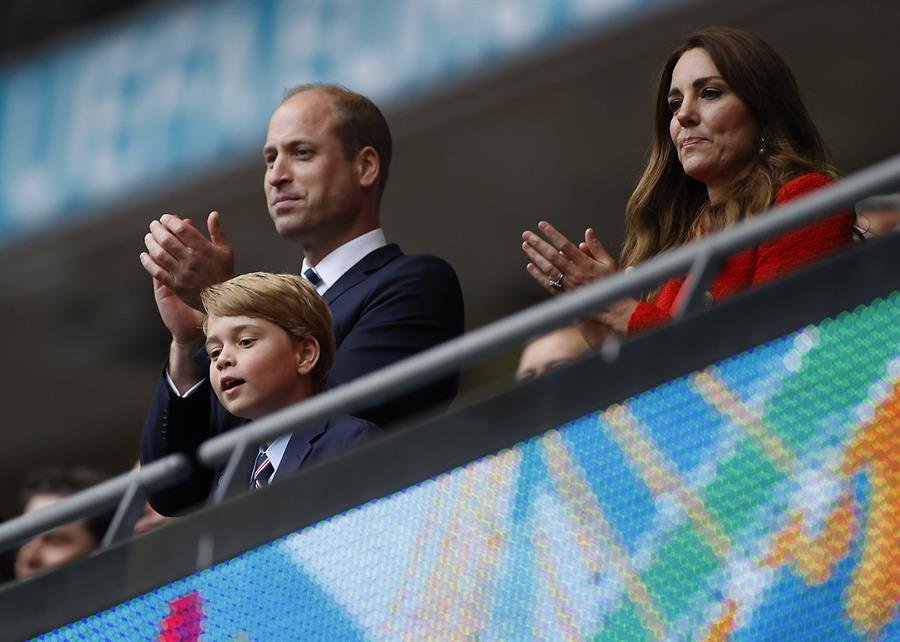 Babá dos filhos de William e Kate recebe mais de R$ 700 mil