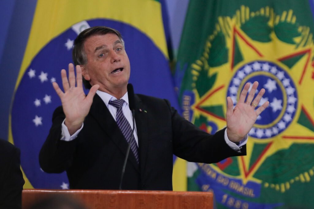 Bolsonaro diz que Lula vai colocar ministros "abortistas" no STF