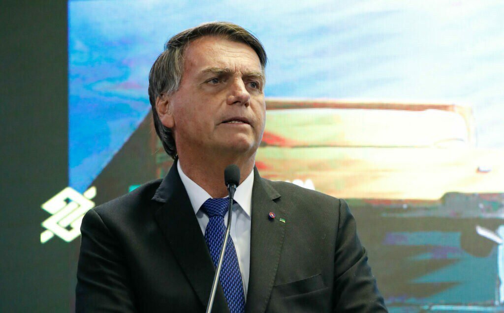 Bolsonaro diz que a legislação ambiental é um problema