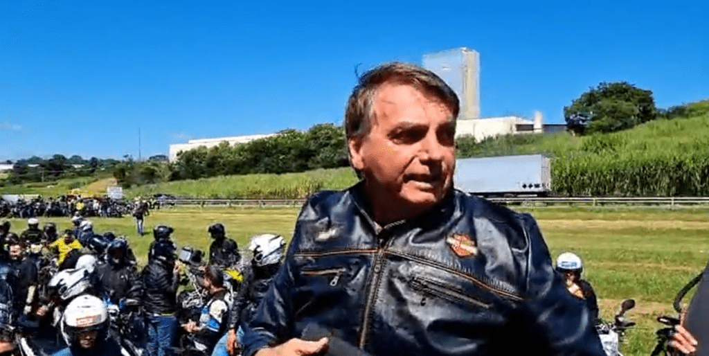 Bolsonaro elogia motociata e diz: ‘Povo quer liberdade e respeito’