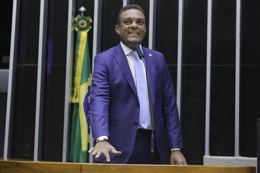 Bolsonaro indica Otoni de Paula para vice-liderança na Câmara