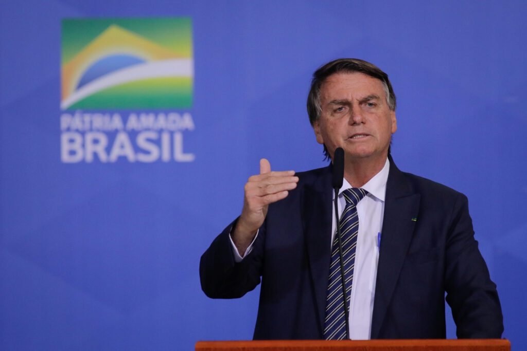 Bolsonaro ironiza pensões de Dilma por causa de ditadura