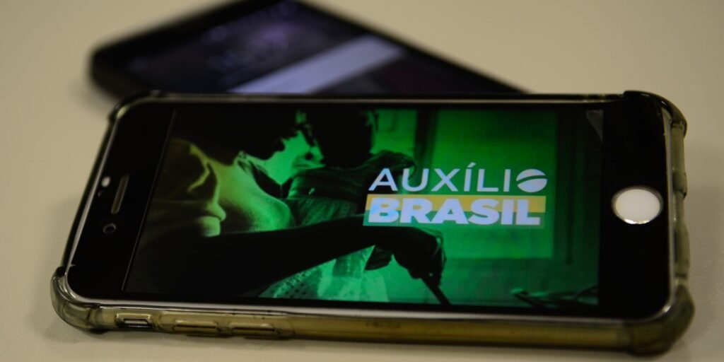 Caixa paga Auxílio Brasil a beneficiários com NIS final 4
