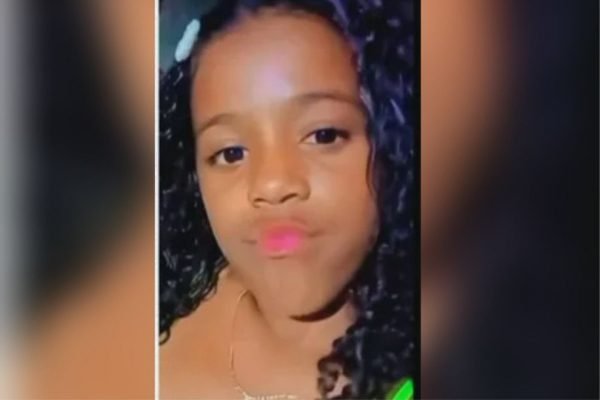 Menina fica em estado grave após acidente com carro alegórico no Rio