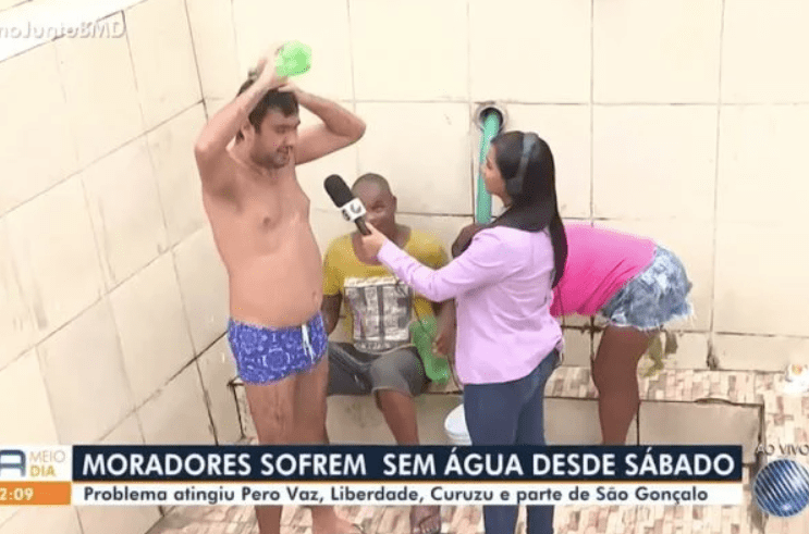 Homem faz protesto e “toma banho” ao vivo, na Globo