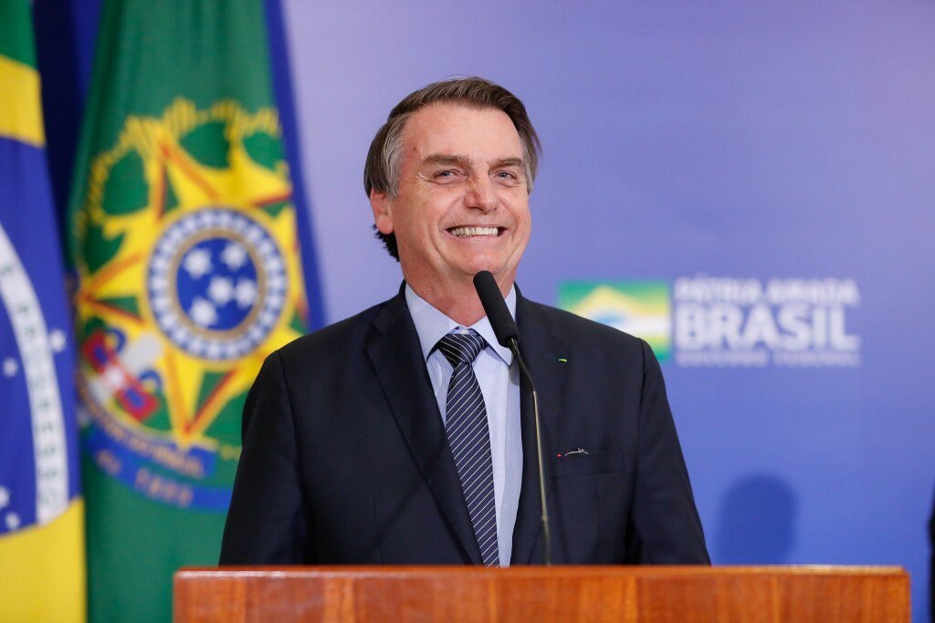 Lula diz que Bolsonaro é “zé ninguém” e critica perdão: “Ao invés de visitar uma cadeia, deu para um amigo”