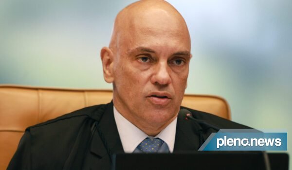 Moraes dá dez dias para diretor-geral explicar trocas na PF