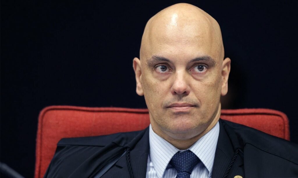 Moraes multa defesa de Silveira por ‘abuso do direito de recorrer’