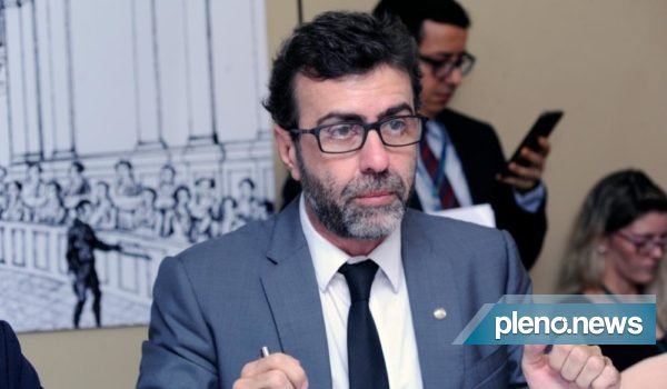 PT oficializa apoio à candidatura de Freixo para governador do RJ