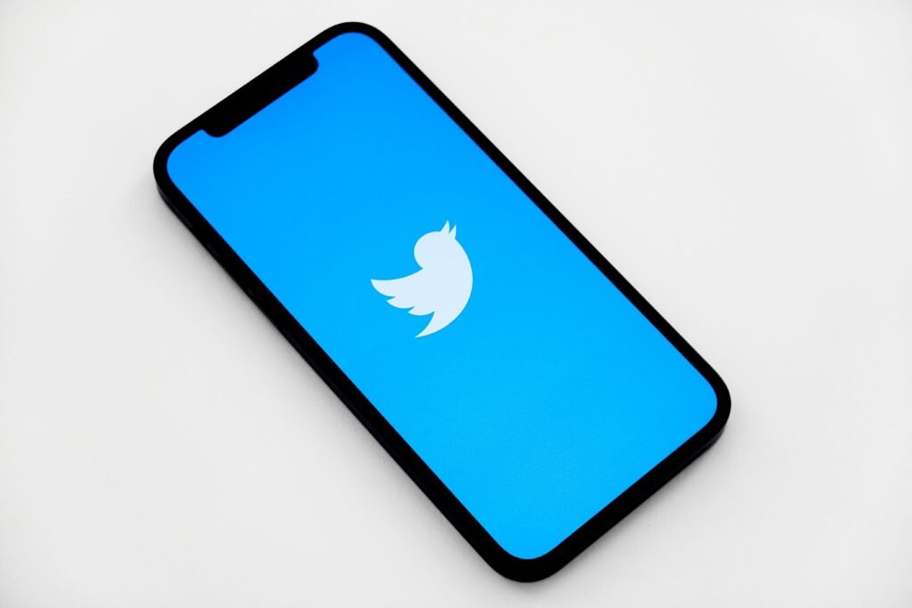 Twitter bloqueia o código-fonte para evitar sabotagem da equipe