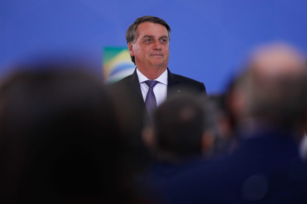 Bolsonaro diz que vai a debates só no 2º turno