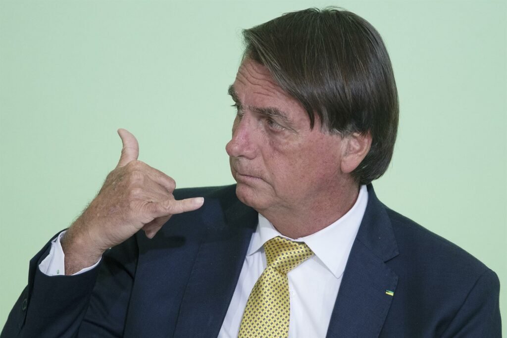 Bolsonaro liga e manda ministro chamar mais gente para PF e PRF