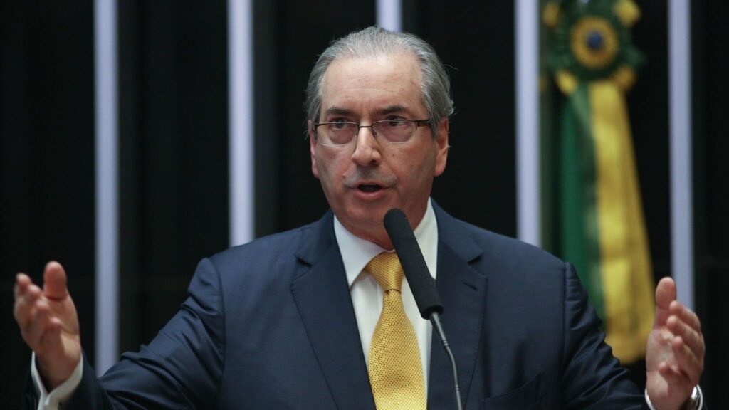 Cunha votará em Bolsonaro: “Representa o que enfrento”