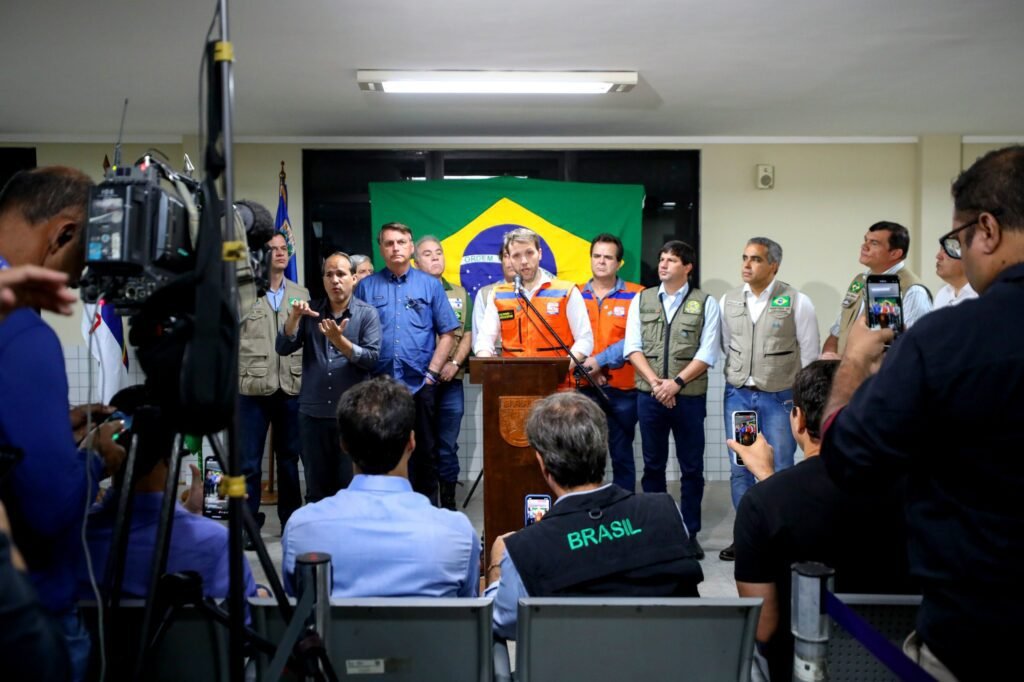 Gestão federal rebate governador de Pernambuco e diz que fez contato antes de comitiva presencial