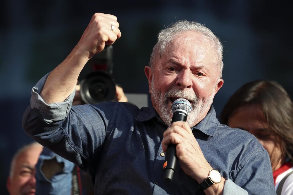 Lula: Precisamos de livros em vez de armas