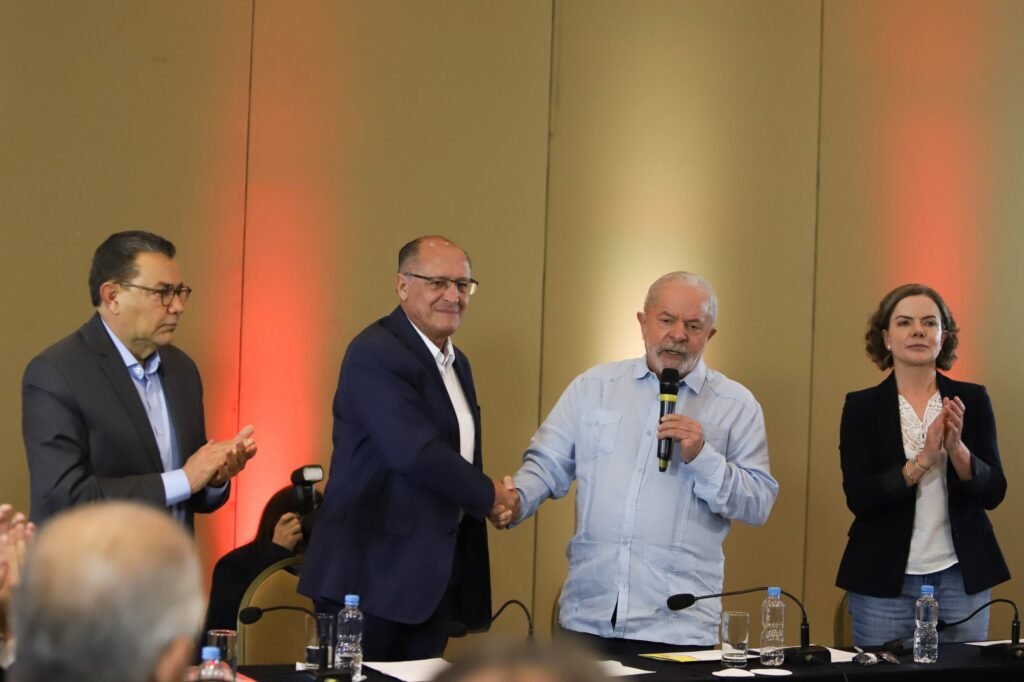 Lula e Alckmin elaboram plano de viagens pelo Brasil