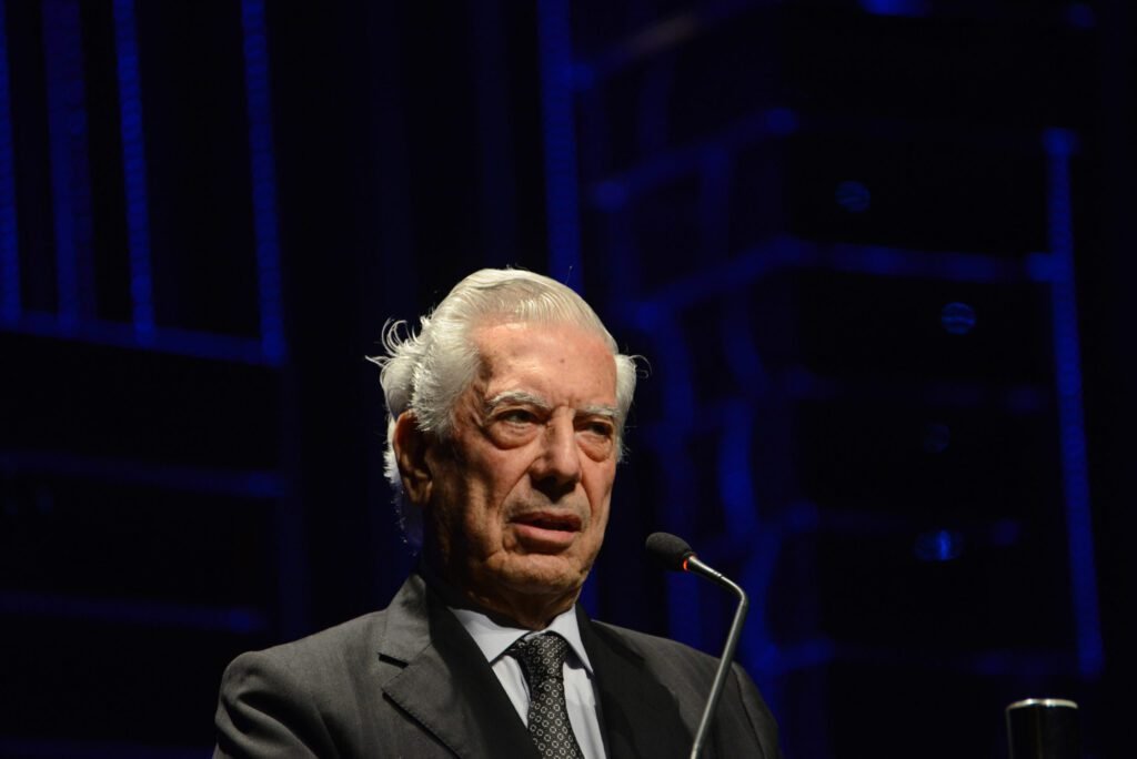 Mario Vargas Llosa afirmou que prefere Bolsonaro a Lula