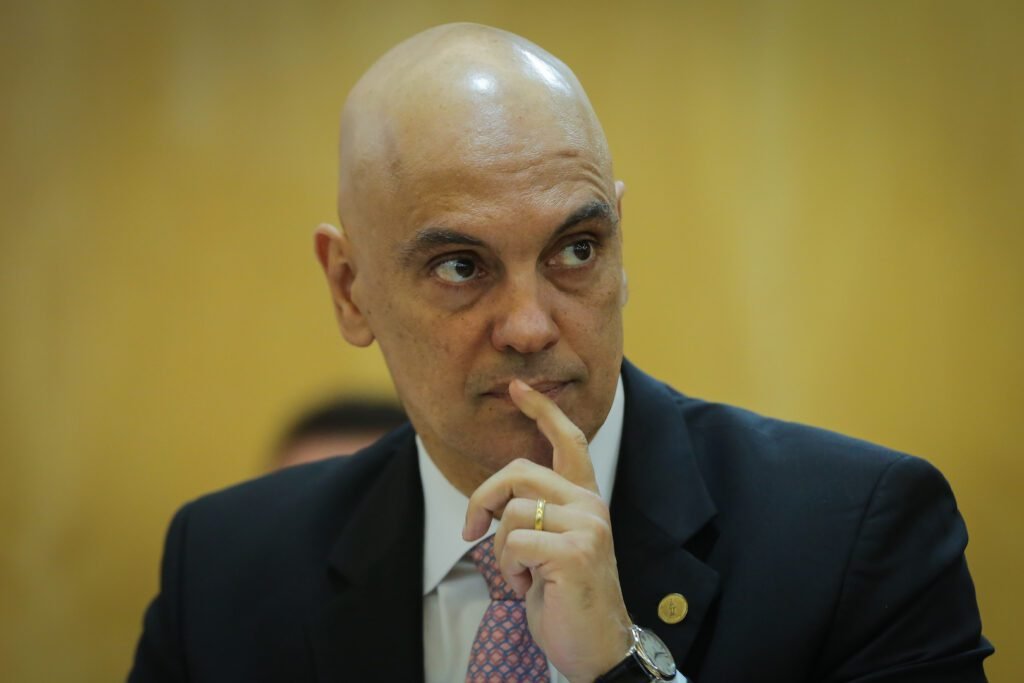 Moraes une inquérito das milícias a apuração sobre Bolsonaro