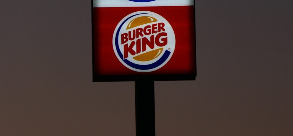 Procon proíbe Burger King de vender o Whopper Costela “sem costela”