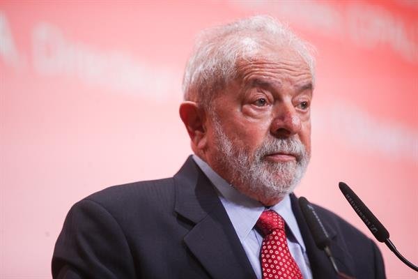 Ucrânia pede reunião com Lula após críticas a Zelensky